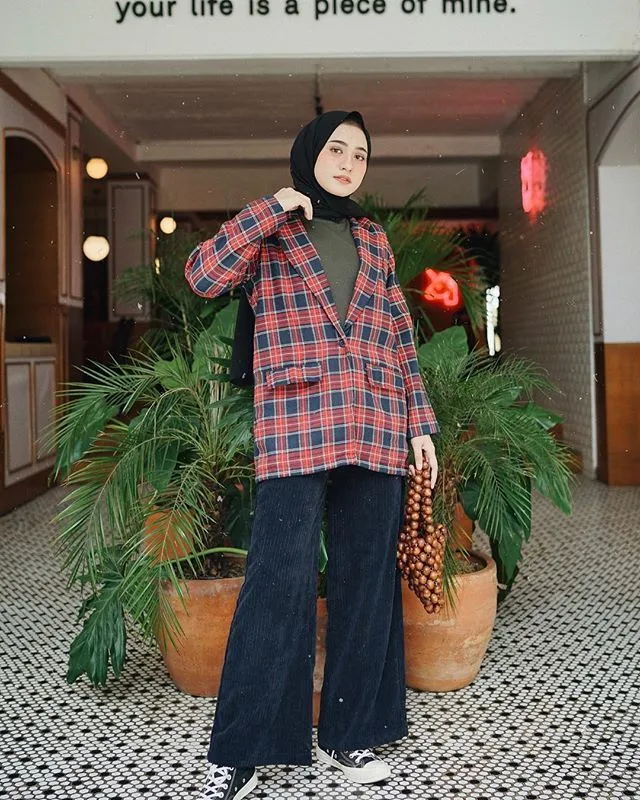 Ide Padu Padan Plaid Blazer. Bisa Buat Kerja atau Hangout Juga~ 12