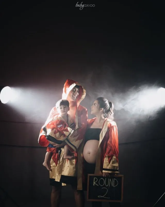 Mengintip Serunya 9 Maternity Photo 'Ronde Kedua' di Atas Ring Tinju Ala Putri Titian. Gemas! 10