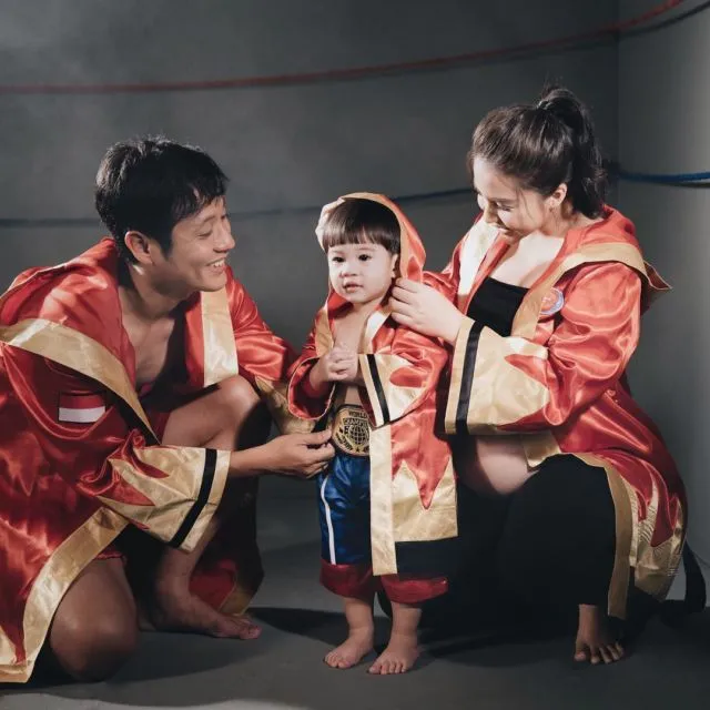 Mengintip Serunya 9 Maternity Photo 'Ronde Kedua' di Atas Ring Tinju Ala Putri Titian. Gemas! 12