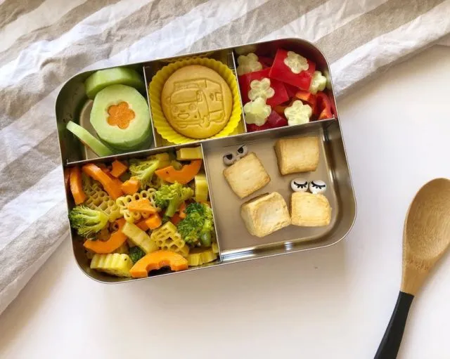 Lihat Bentuknya, Orang Tua Milenial Pasti Pengen Bisa Bikin 10 Bekal Unik Begini buat Anaknya 12