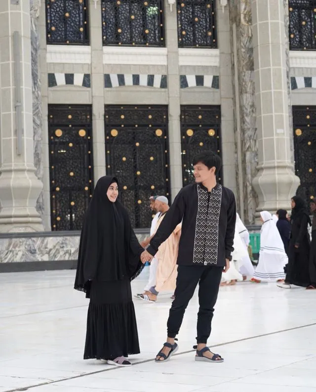 Syahdunya Anisa Rahma dan Anandito Saat Umroh; Pengantin Baru yang Romantis Terus! 9