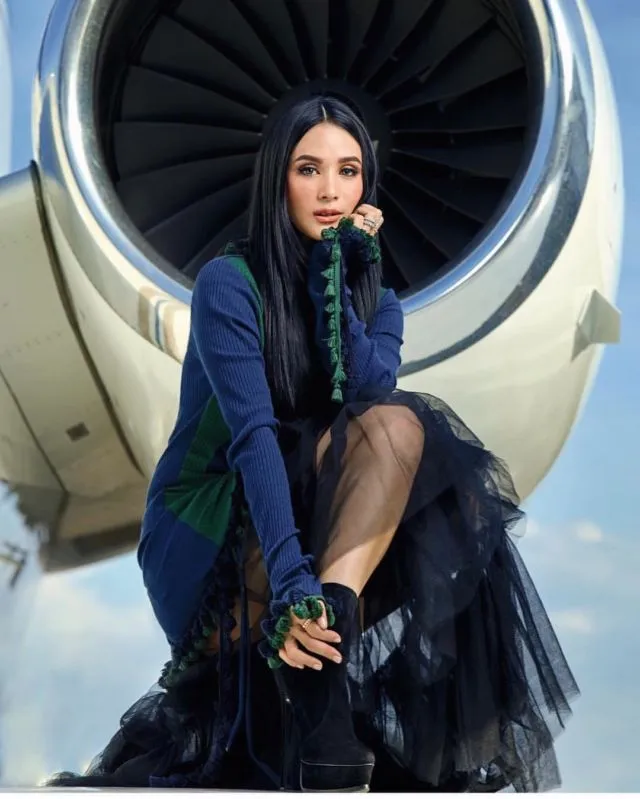 14 Gaya Fesyen Fantastis Heart Evangelista, Sosok Crazy Rich Asians Sungguhan di Dunia Nyata! 28
