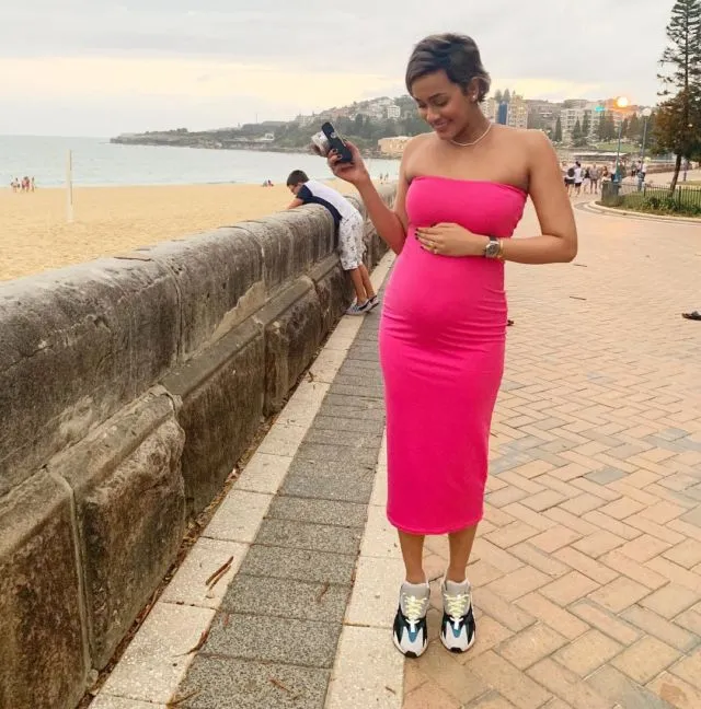Kata Siapa Hamil Pasti Kucel? 10 Gaya Modis Kimmy Jayanti Pamer Baby Bump Ini Kecenya Maksimal! 18