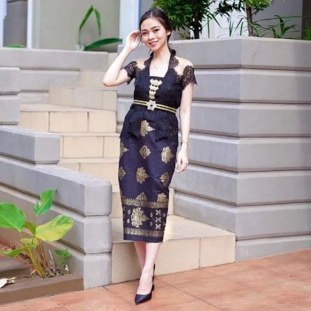 9 Trik Siasati Tubuh Mungil Tak Tenggelam dalam Kebaya. Busana Cantik Tapi Salah Pakai ya Percuma 13