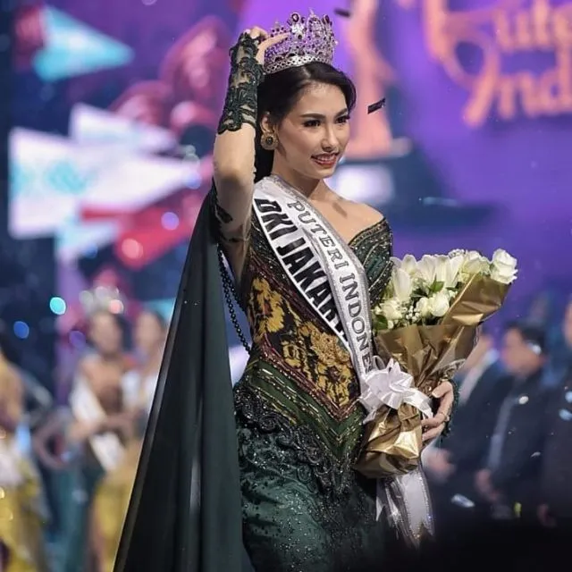 14 Gaya Elegan Frederika Alexis Cull, Puteri Indonesia Blasteran Lampung, Inggris dan Australia 28
