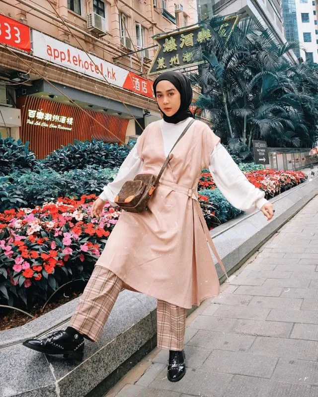 Anti Ribet dan Jaminan Nyaman, Sontek Yuk 7 Ide Padu Padan Outer Kimono ala Selebgram @strngrrr Ini 12