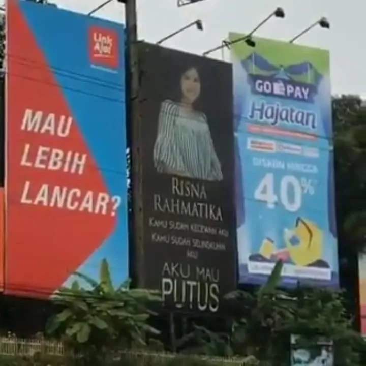 Putusin Pacar Pakai Baliho Super Gede, Warganet Curiga ini Settingan. Ah Masa Sih?! 3