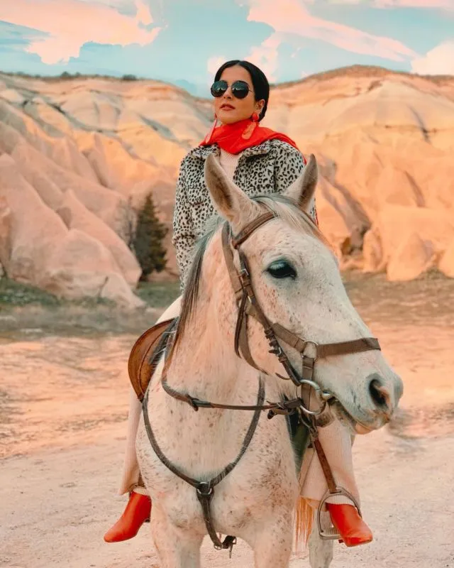 8 Gaya Fesyen Elegan Tasya Farasya Liburan ke Turki. Bak Putri dari Timur Tengah! 11