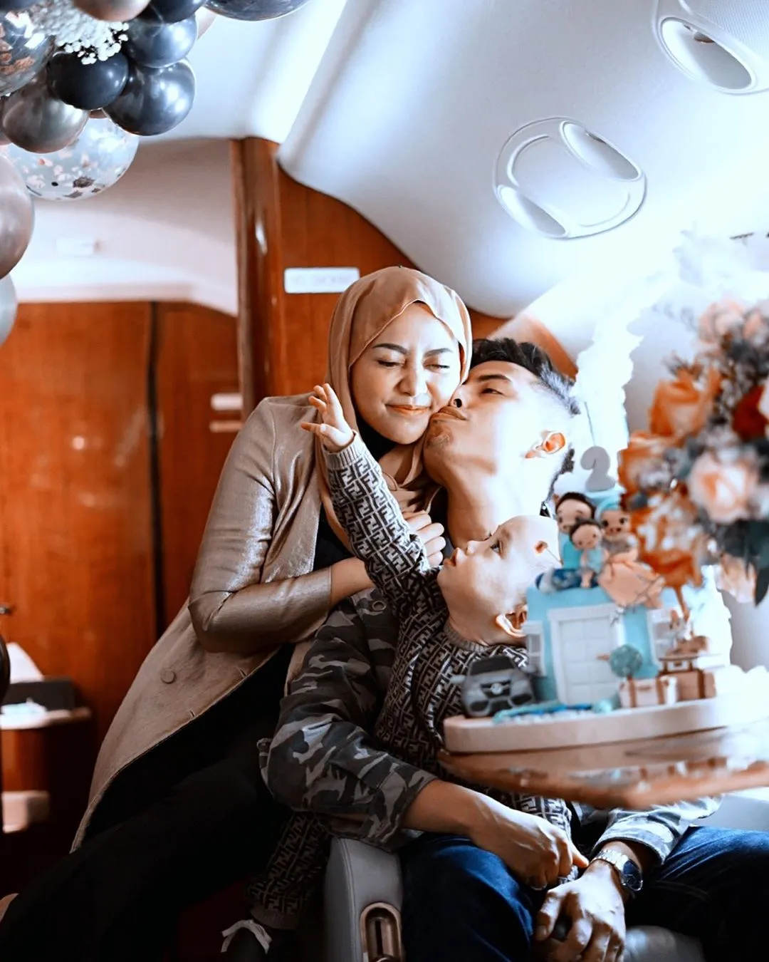 Suami Ulang Tahun, Rachel Vennya Hadiahi Rental Pesawat Jet Buat Liburan Singkat. Terbaik Sih! 4