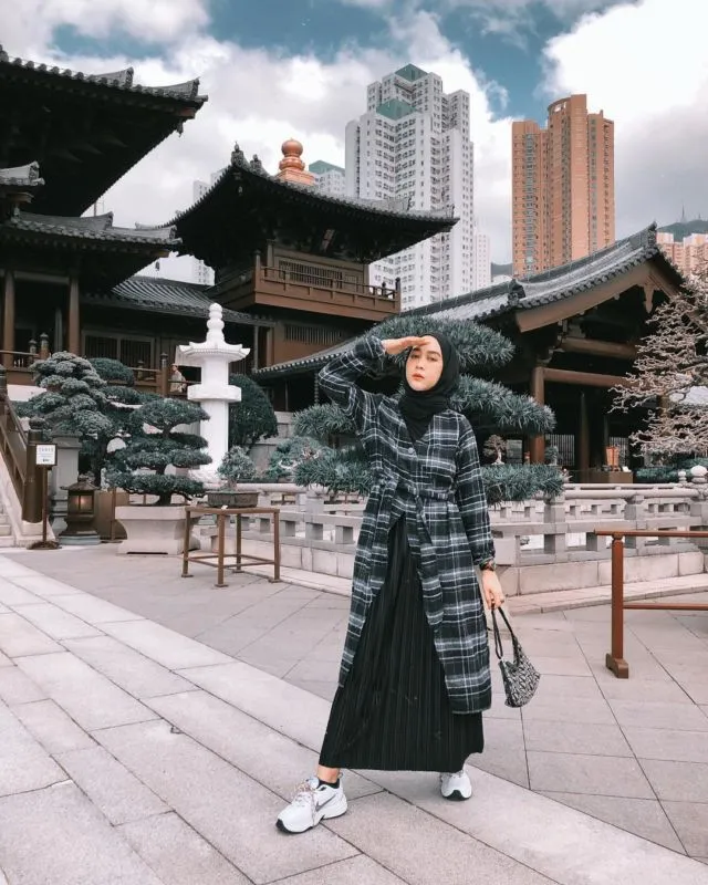 Anti Ribet dan Jaminan Nyaman, Sontek Yuk 7 Ide Padu Padan Outer Kimono ala Selebgram @strngrrr Ini 10