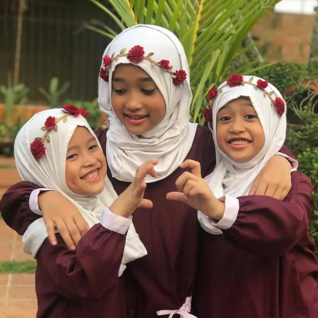 8 Seleb Ini Punya Anak Kembar yang Lucunya Nggak Nahan. Pengen Punya Juga Deh! 14