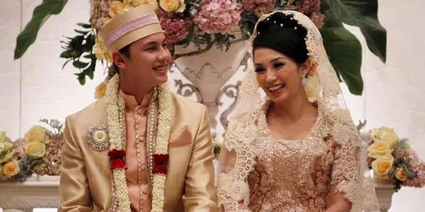 Meski Super Kaya, 7 Artis Ini Pilih Mahar Pernikahan yang Nilainya Sederhana. Ini Lo Alasannya 9