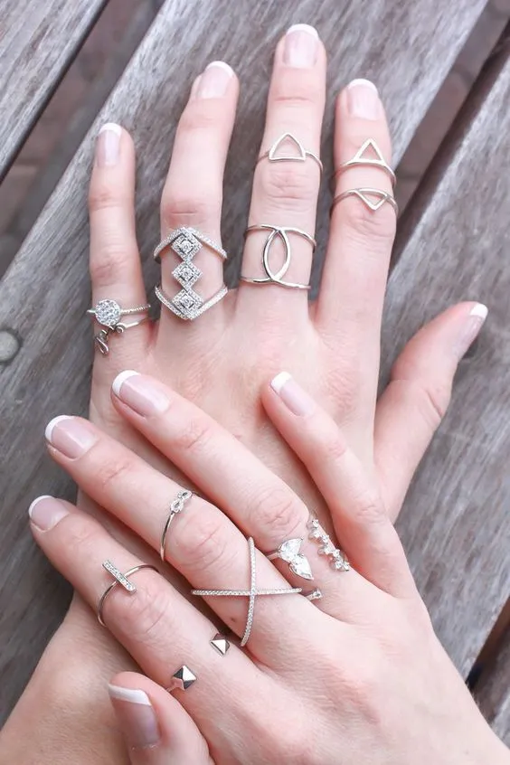 10 Ide Pakai Ring Set Kekinian yang Katanya Lagi Digilai Cewek-cewek Korea. Kamu Nggak Mau Coba? 18