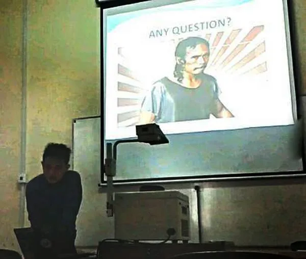 11 Kekonyolan Teman Saat Presentasi yang Bikin Ngakak. Salah Satu Alasan Kita Nggak Bosen di Kelas 21