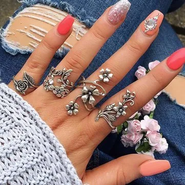 10 Ide Pakai Ring Set Kekinian yang Katanya Lagi Digilai Cewek-cewek Korea. Kamu Nggak Mau Coba? 13