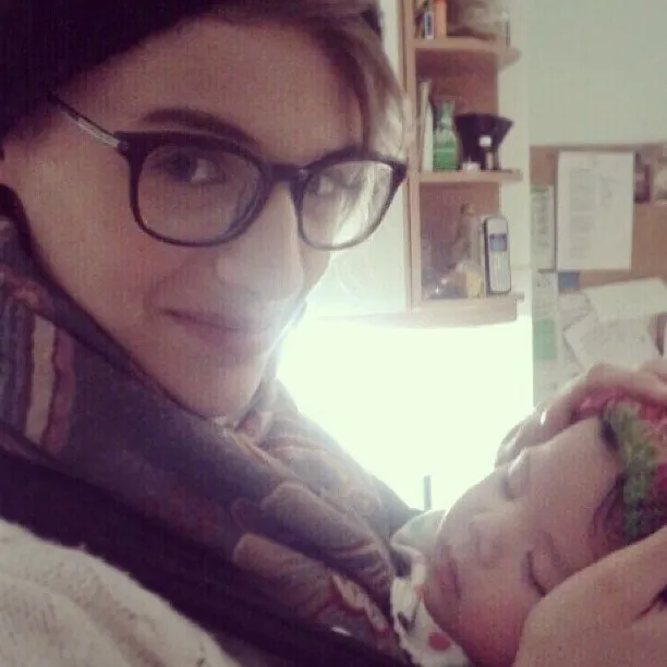 Jarang Terekspos, Ini 8 Potret Pernikahan Bahagia Daniel Mananta dan Anak Istrinya. Romantis! 10