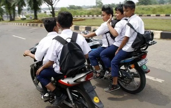 6 Alasan Kenapa Bocah di Bawah Umur Selalu Ngeselin Kalau Lagi Naik Motor 9