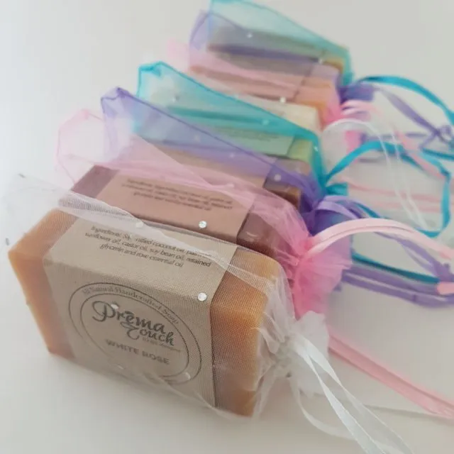 12 Ide Kemasan Cantik Sabun Handmade untuk Suvenir Nikah. Yakin, Pasti Nggak Bakal Cuma Dipajang! 15
