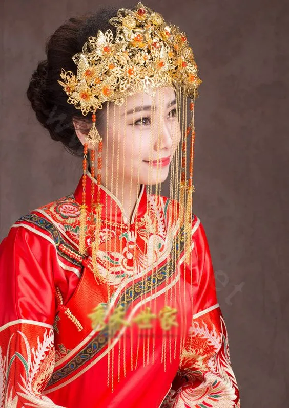 10 Mahkota Pengantin Tradisional dari Berbagai Belahan Dunia, Indonesia Juga Punya! 15