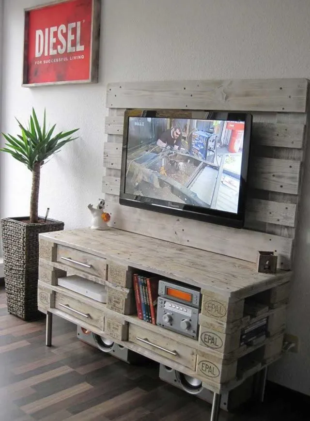 9 DIY Rak TV dari Kayu yang Desainnya Kece dan Bisa Dibikin Sendiri. Seminggu Jadi! 17
