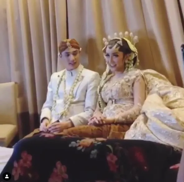 Lucinta Luna Posting Foto Nikah, Warganet Merasa Gagal Jadi Cewek Tulen. Piye Iki, Mblo? 4