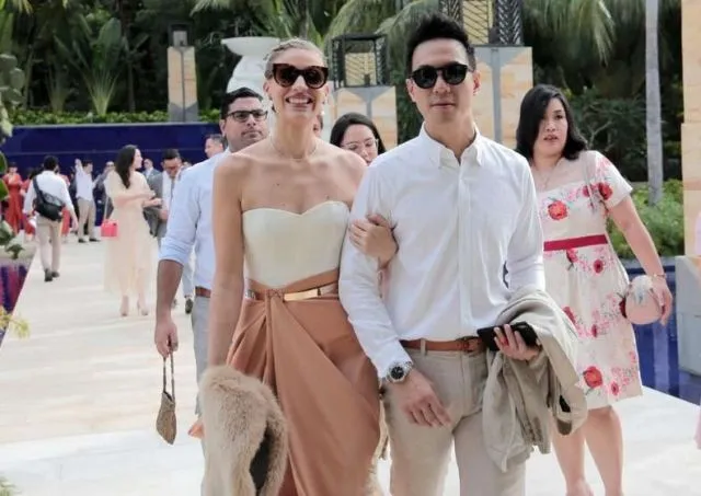 Jarang Terekspos, Ini 8 Potret Pernikahan Bahagia Daniel Mananta dan Anak Istrinya. Romantis! 14