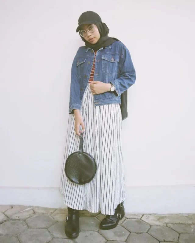 10 Ide Padu Padan Baju Garis-garis ala Hijabers. Manis! 17