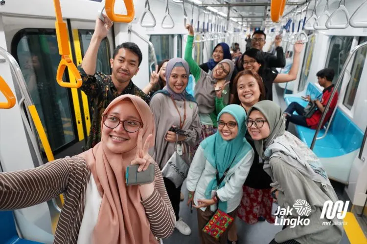Kumpulan Foto Uji Coba Publik MRT Jakarta. Akhirnya Republik Ini Punya MRT Kaya Negara Maju ya! 11