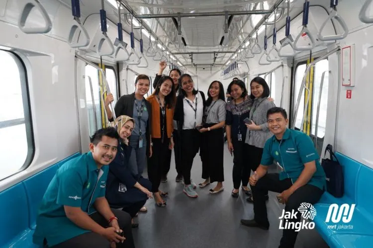 Kumpulan Foto Uji Coba Publik MRT Jakarta. Akhirnya Republik Ini Punya MRT Kaya Negara Maju ya! 14