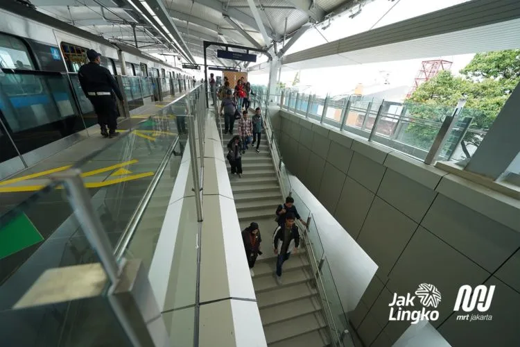 Kumpulan Foto Uji Coba Publik MRT Jakarta. Akhirnya Republik Ini Punya MRT Kaya Negara Maju ya! 18