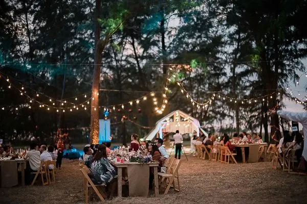Sakralnya 'Intimate Wedding' yang Minim Undangan. Dekat, Hangat, Plus Bujetnya Bisa Menyesuaikan 11