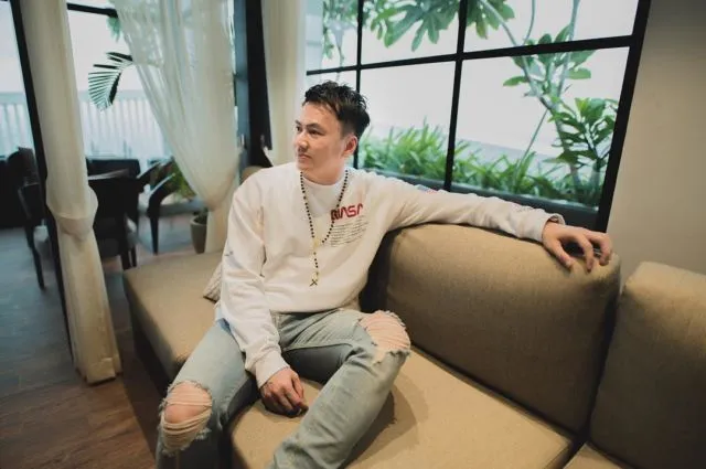Intip Gaya Wijaya Saputra di Luar Arena Basket yang Stylish Menarik. Pantas Kalau Banyak yang Melirik 13