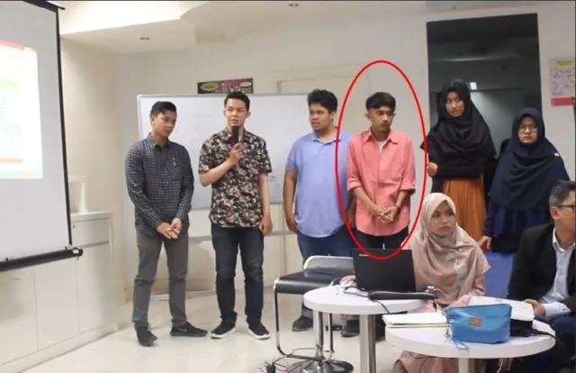 11 Kekonyolan Teman Saat Presentasi yang Bikin Ngakak. Salah Satu Alasan Kita Nggak Bosen di Kelas 12