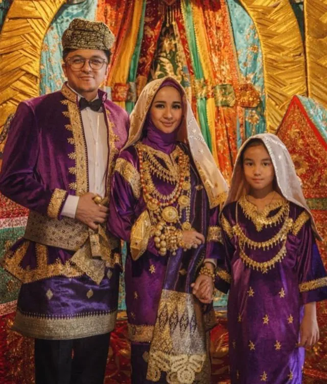 Meski Super Kaya, 7 Artis Ini Pilih Mahar Pernikahan yang Nilainya Sederhana. Ini Lo Alasannya 11