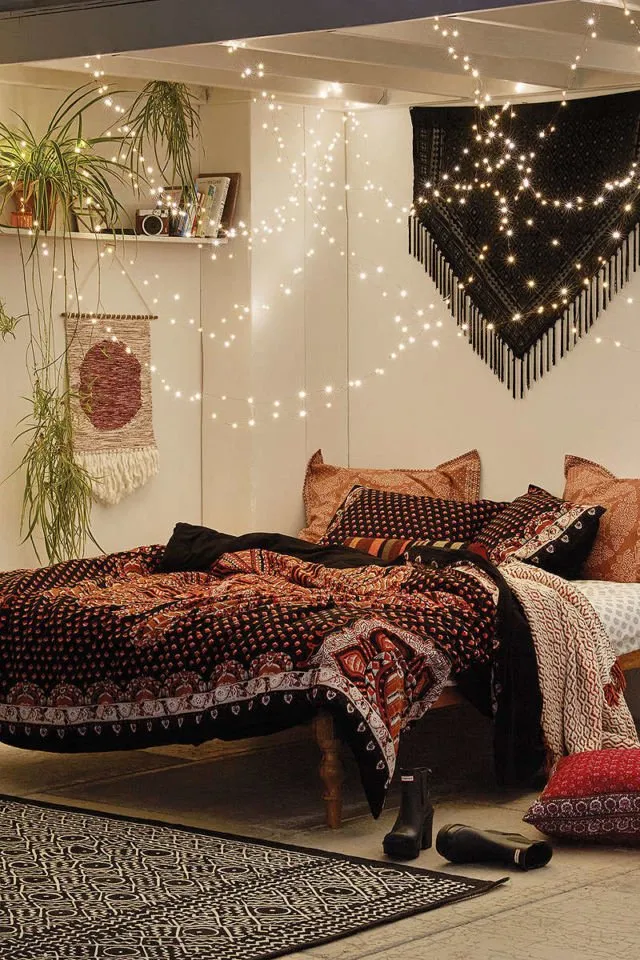 12+ Ide Dekorasi Kamar Bergaya Bohemian yang Bikin Kamu Seolah-olah Kayak Seniman 16