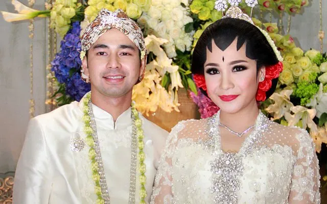 Tak Butuh Pacaran Lama, 8 Artis Ini Sukses Langgeng Sampai ke Pelaminan. Apa Rahasianya? 11