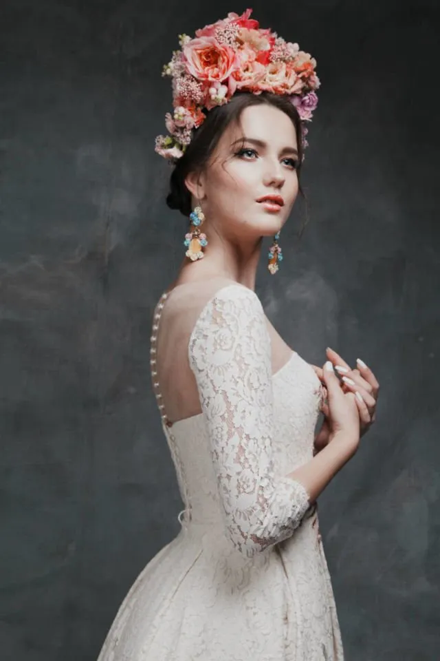 10 Mahkota Pengantin Tradisional dari Berbagai Belahan Dunia, Indonesia Juga Punya! 19