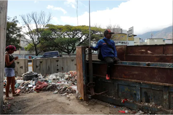 Nasib Venezuela Kian Memprihatinkan. Kini Banyak Orang Lapar Mengais Sisa Makanan dari Tong Sampah 16