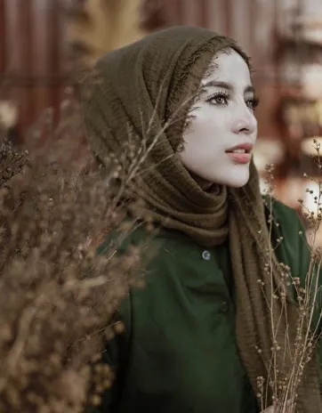 11 Pesona Aghnia Punjabi Saat Foto 'Meringis'. Aduhai Manis! 15