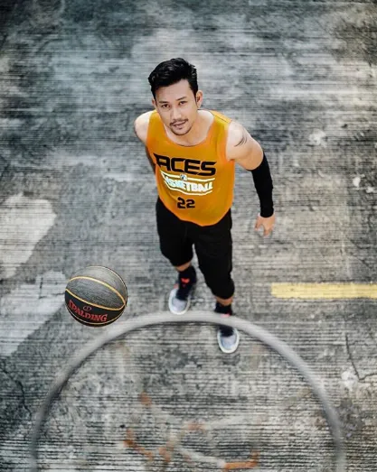 10 Senyum Denny Sumargo yang Bikin Mood Para Cewek Membaik. Bonus, Tubuh Atletisnya! 11