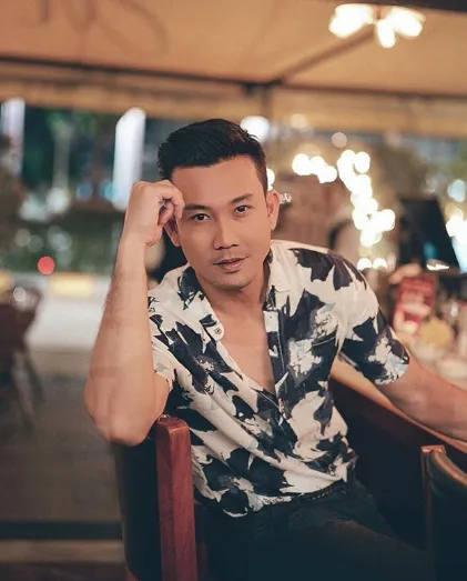 10 Senyum Denny Sumargo yang Bikin Mood Para Cewek Membaik. Bonus, Tubuh Atletisnya! 12