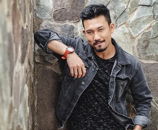 10 Senyum Denny Sumargo yang Bikin Mood Para Cewek Membaik. Bonus, Tubuh Atletisnya! 13