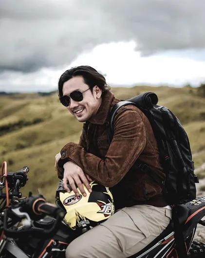 10 Senyum Denny Sumargo yang Bikin Mood Para Cewek Membaik. Bonus, Tubuh Atletisnya! 14