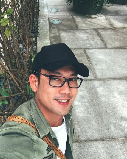 10 Senyum Denny Sumargo yang Bikin Mood Para Cewek Membaik. Bonus, Tubuh Atletisnya! 15