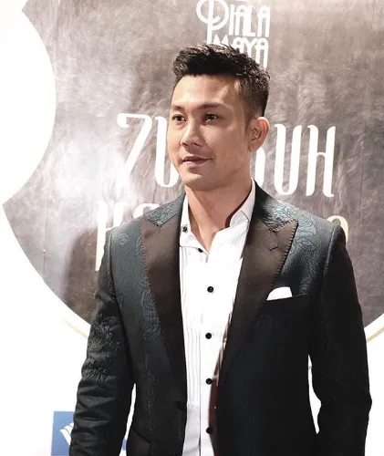 10 Senyum Denny Sumargo yang Bikin Mood Para Cewek Membaik. Bonus, Tubuh Atletisnya! 20