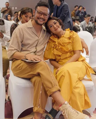 Romantisme Dwi Sasono dan Widi Mulia yang Nggak Lekang Zaman. Panutan Banget Buat Para Milenial! 10
