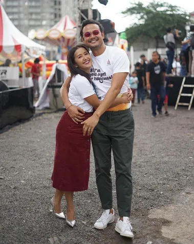 Romantisme Dwi Sasono dan Widi Mulia yang Nggak Lekang Zaman. Panutan Banget Buat Para Milenial! 13