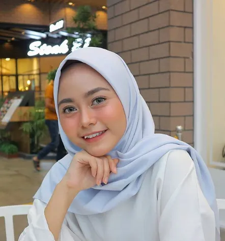 Dibilang Mirip Rachel Vennya, Selebgram Nadhila Qonita 'Banjir' Penggemar. Emang Cakep Sih! 12