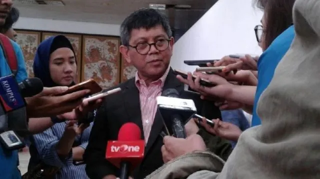 Video Fauzi Baadila yang Copot Poster Jokowi-Ma'ruf Viral. Ia Geram Karena 'Main Tempel Aja!' 3
