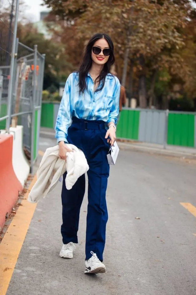 Tren Motif Kain Ikat Celup Kembali Ngehits. Cek Inspirasi Outfitnya, Yuk! 11